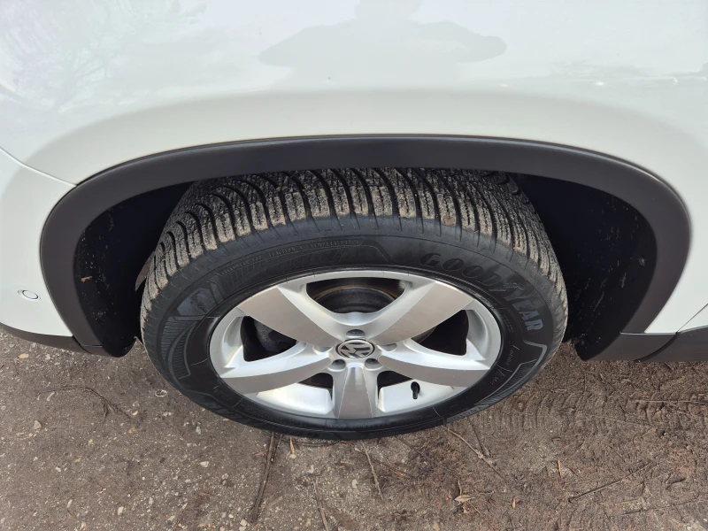 VW Tiguan 2.0TDI FACELIFT ВНОС ИТАЛИЯ БЕЗ РЪЖДИ И ЗАБЕЛЕЖКИ , снимка 15 - Автомобили и джипове - 52628757