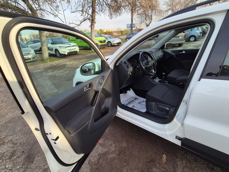 VW Tiguan 2.0TDI FACELIFT ВНОС ИТАЛИЯ БЕЗ РЪЖДИ И ЗАБЕЛЕЖКИ , снимка 8 - Автомобили и джипове - 52628757