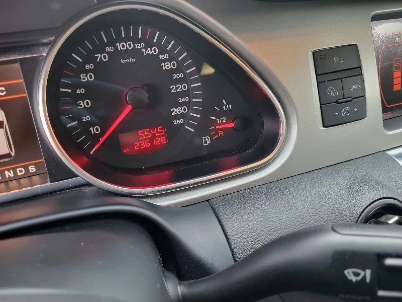 Audi Q7, снимка 11 - Автомобили и джипове - 53127360