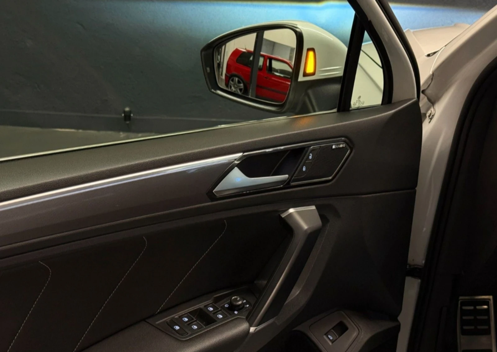 VW Tiguan 2.0TDI 3XR-LINE 4-MOTION ПАНОРАМА ГЕРМАНИЯ , снимка 8 - Автомобили и джипове - 53786131