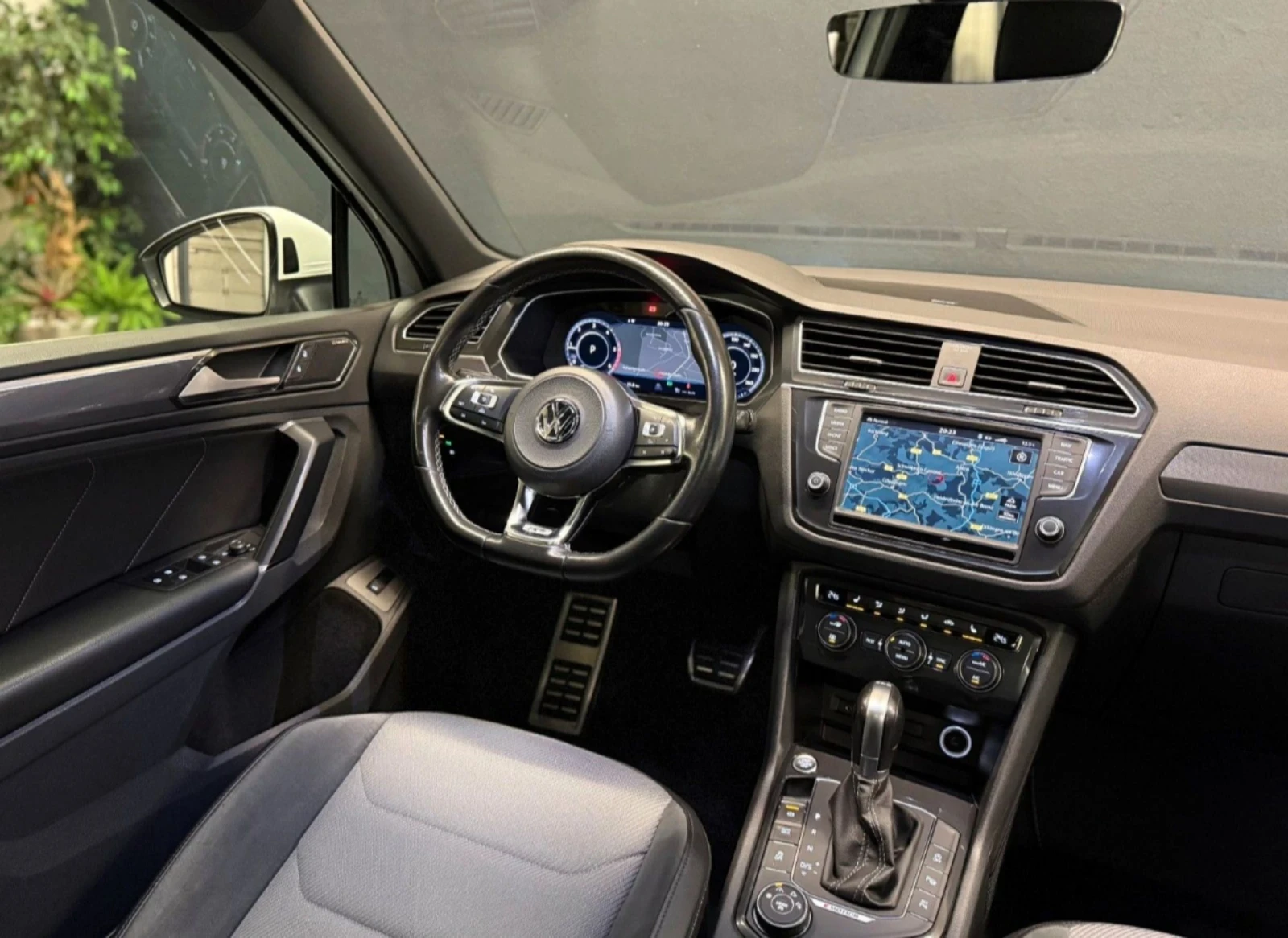 VW Tiguan 2.0TDI 3XR-LINE 4-MOTION ПАНОРАМА ГЕРМАНИЯ , снимка 4 - Автомобили и джипове - 53786131