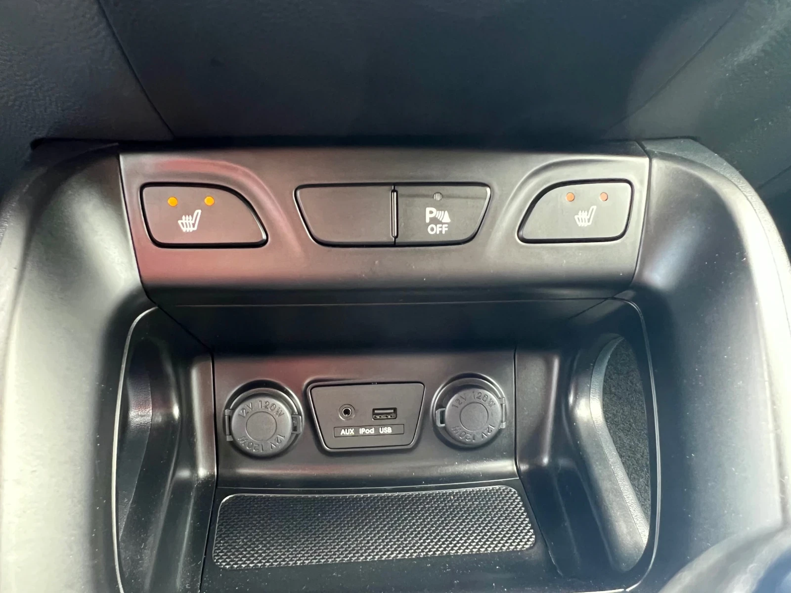 Hyundai IX35 2.0i 4x4 ОБСЛУЖЕНА ШВЕЙЦАРИЯ, снимка 11 - Автомобили и джипове - 53977937