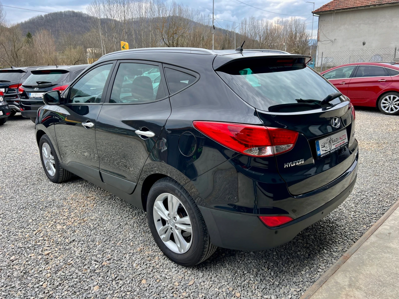 Hyundai IX35 2.0i 4x4 ОБСЛУЖЕНА ШВЕЙЦАРИЯ, снимка 4 - Автомобили и джипове - 53977937