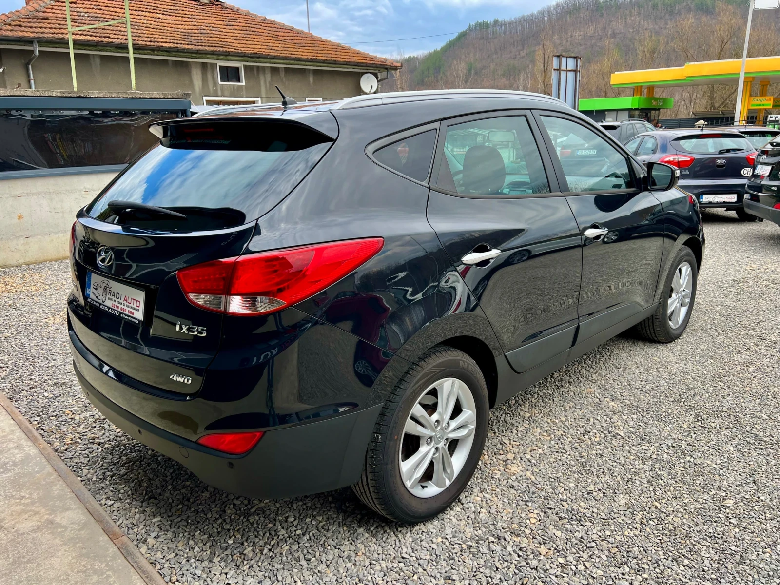 Hyundai IX35 2.0i 4x4 ОБСЛУЖЕНА ШВЕЙЦАРИЯ, снимка 3 - Автомобили и джипове - 53977937