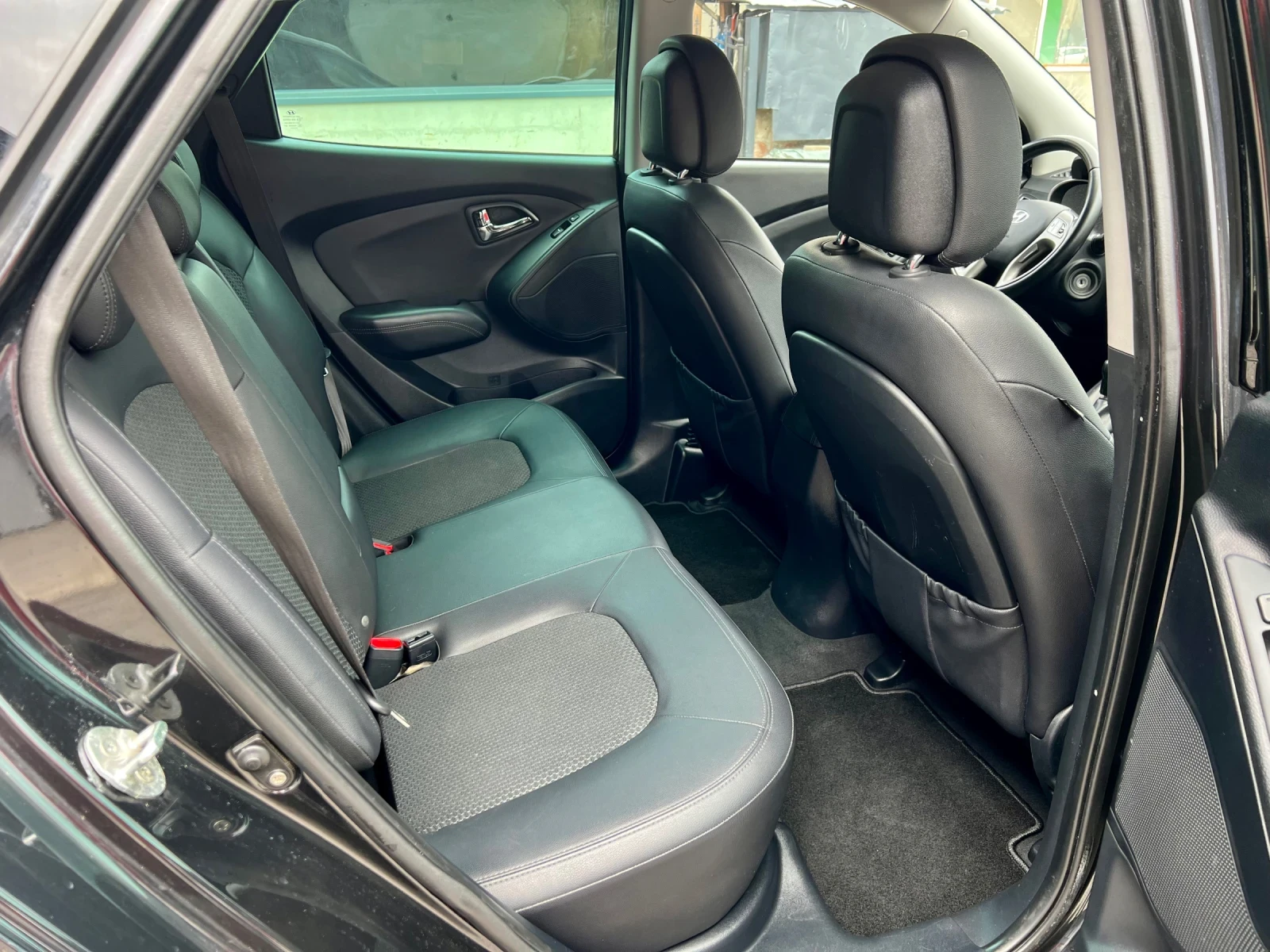 Hyundai IX35 2.0i 4x4 ОБСЛУЖЕНА ШВЕЙЦАРИЯ, снимка 7 - Автомобили и джипове - 53977937