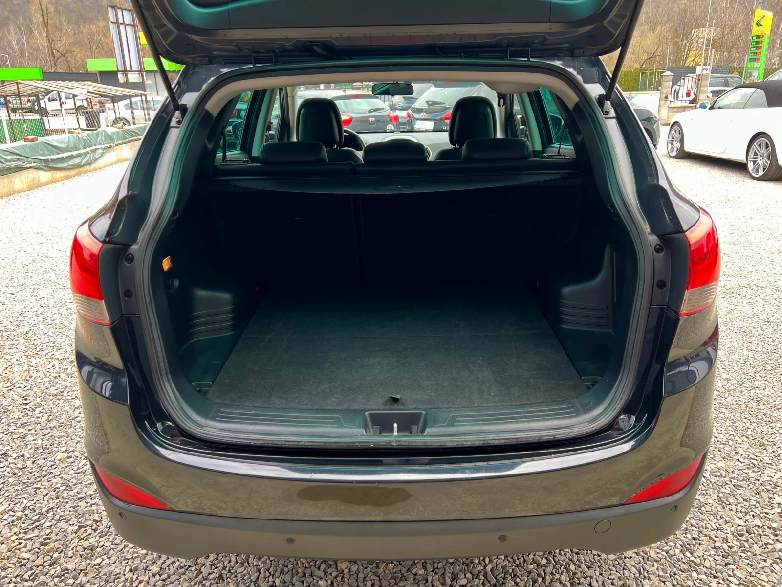 Hyundai IX35 2.0i 4x4 ОБСЛУЖЕНА ШВЕЙЦАРИЯ, снимка 5 - Автомобили и джипове - 53977937