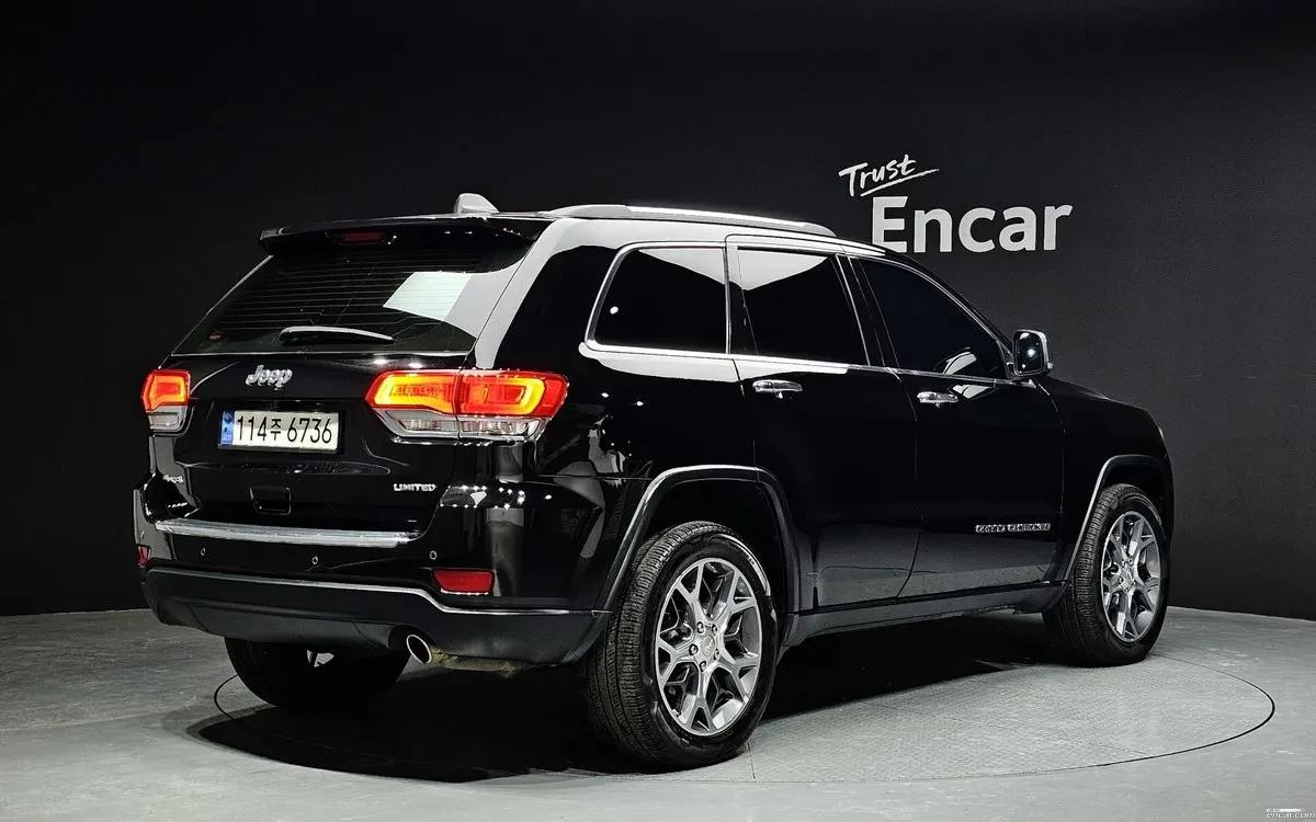 Jeep Grand cherokee ПОДГРЕВИ* ОБДУХ* KEYLESS* КАМЕРА* PANO, снимка 2 - Автомобили и джипове - 54138069