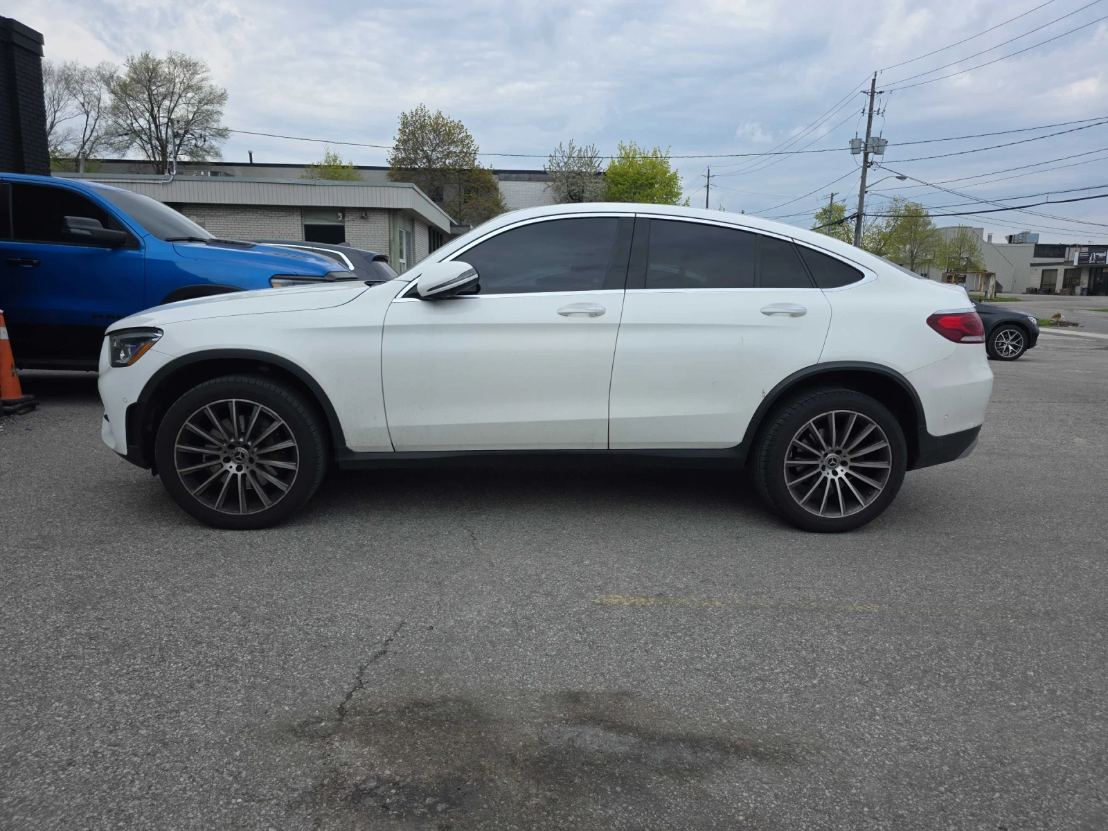 Mercedes-Benz GLC 300 CARFAX * АВТОКРЕДИТ * ПРОГНОЗНА ЦЕНА ДО БГ, снимка 2 - Автомобили и джипове - 54512577