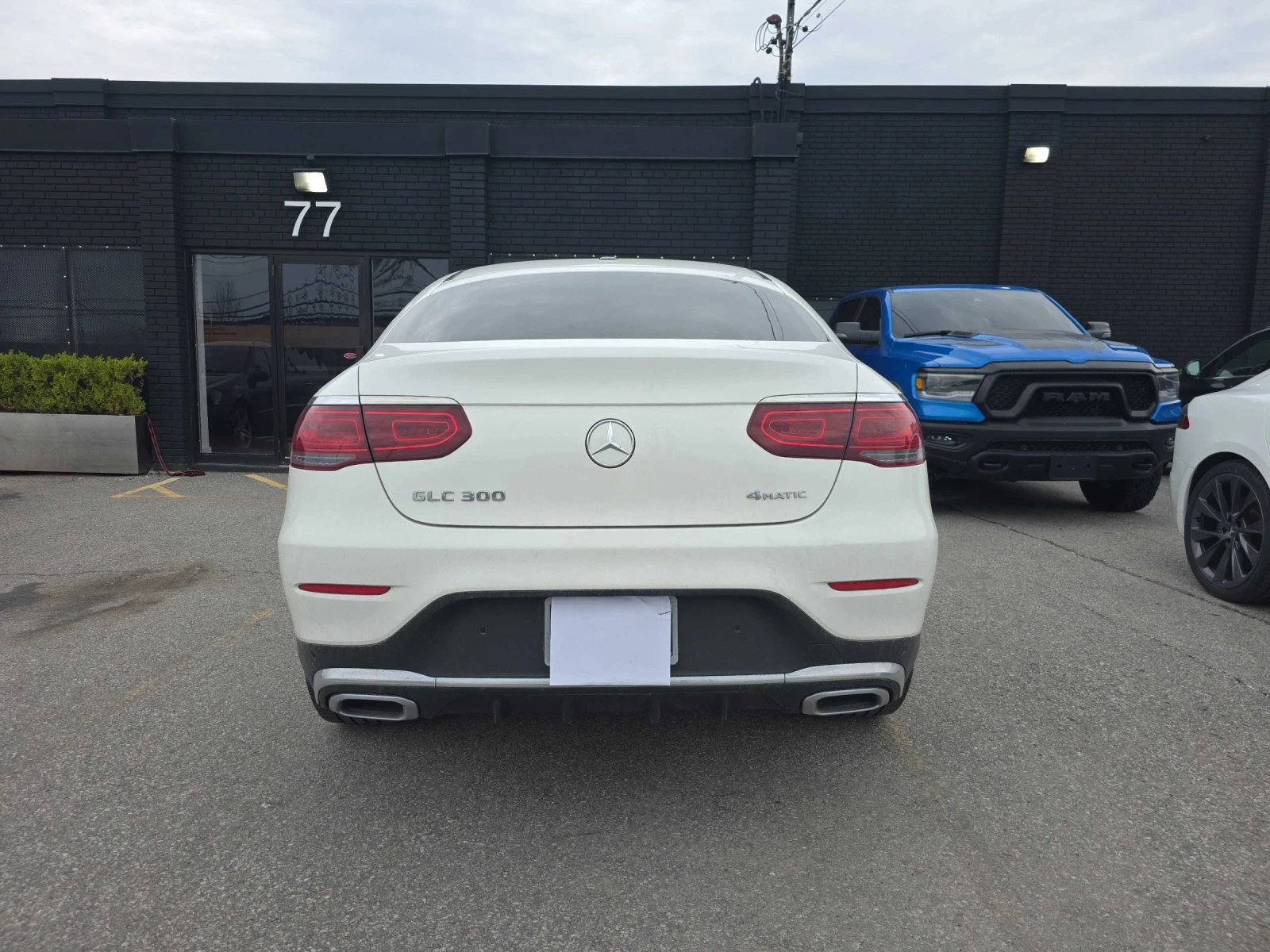 Mercedes-Benz GLC 300 CARFAX * АВТОКРЕДИТ * ПРОГНОЗНА ЦЕНА ДО БГ, снимка 4 - Автомобили и джипове - 54512577