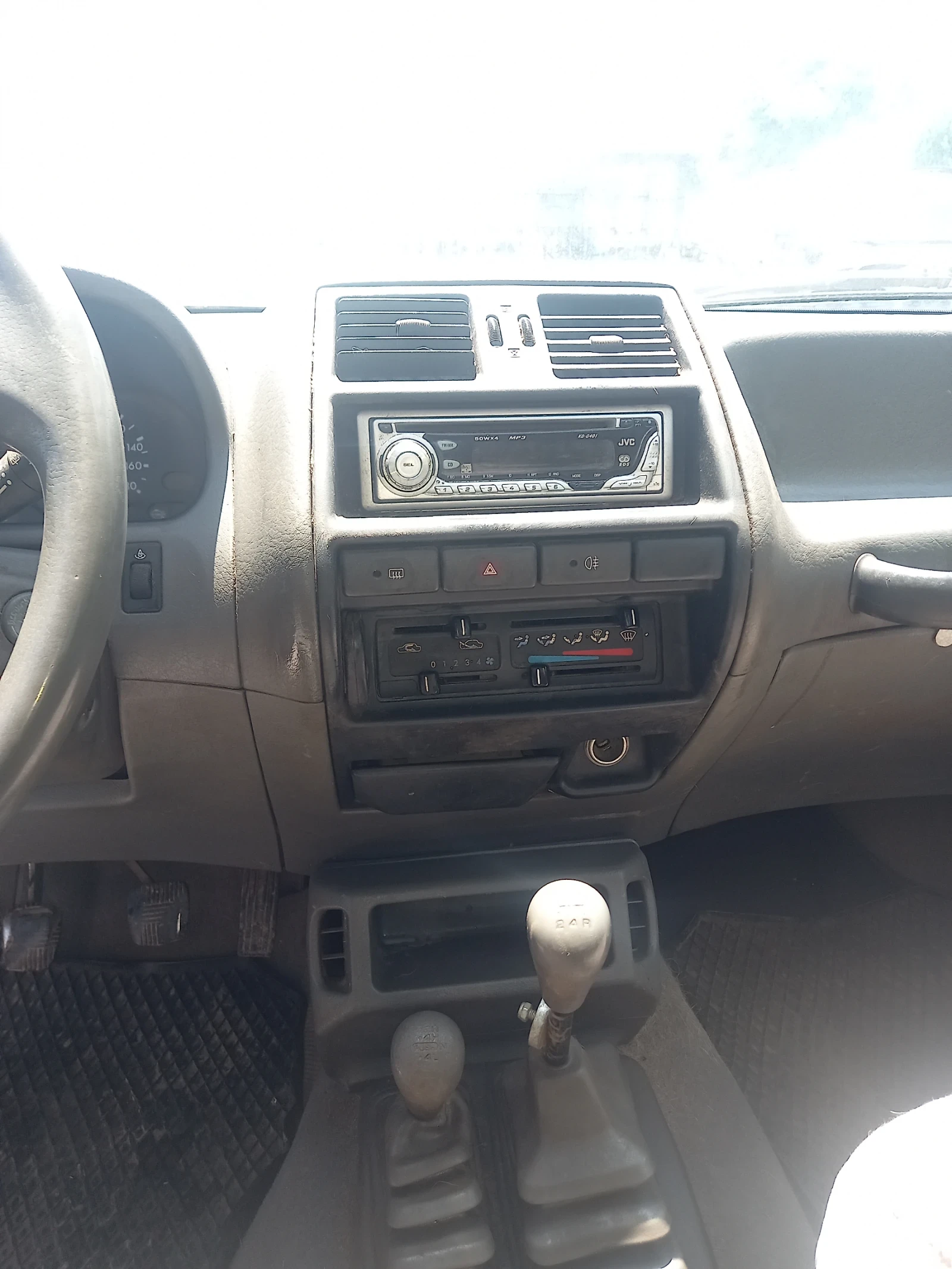 Nissan Terrano 2.4 бензин 124кс., снимка 8 - Автомобили и джипове - 54743355
