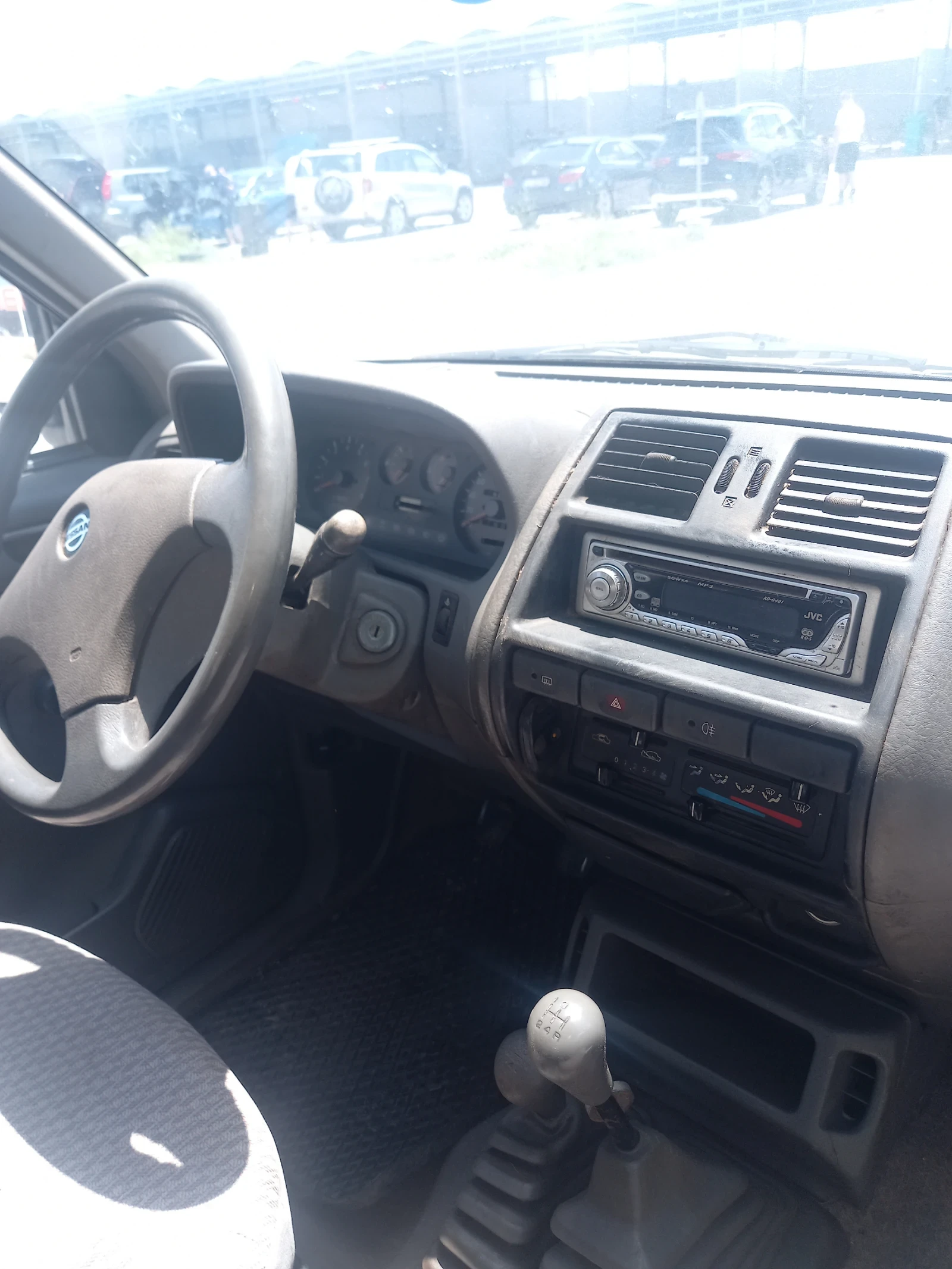 Nissan Terrano 2.4 бензин 124кс., снимка 11 - Автомобили и джипове - 54743355