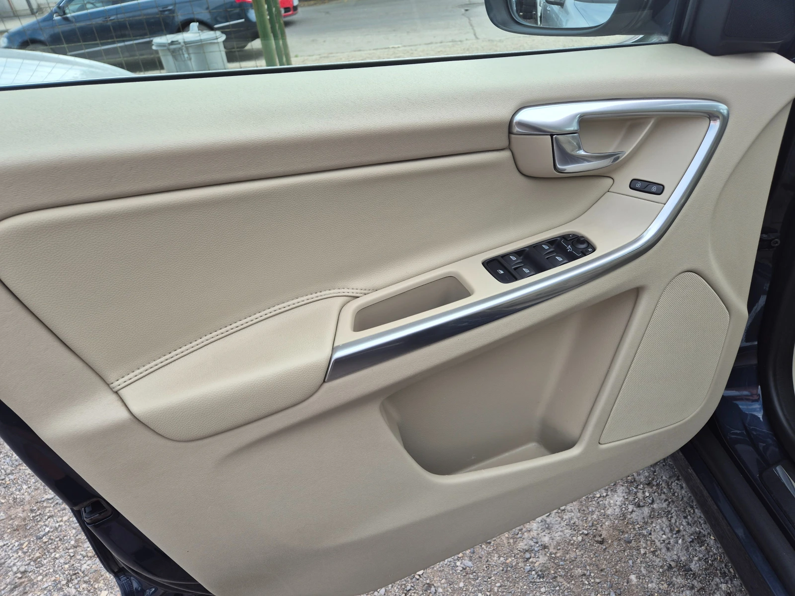Volvo XC60 2.0D, снимка 14 - Автомобили и джипове - 55016268