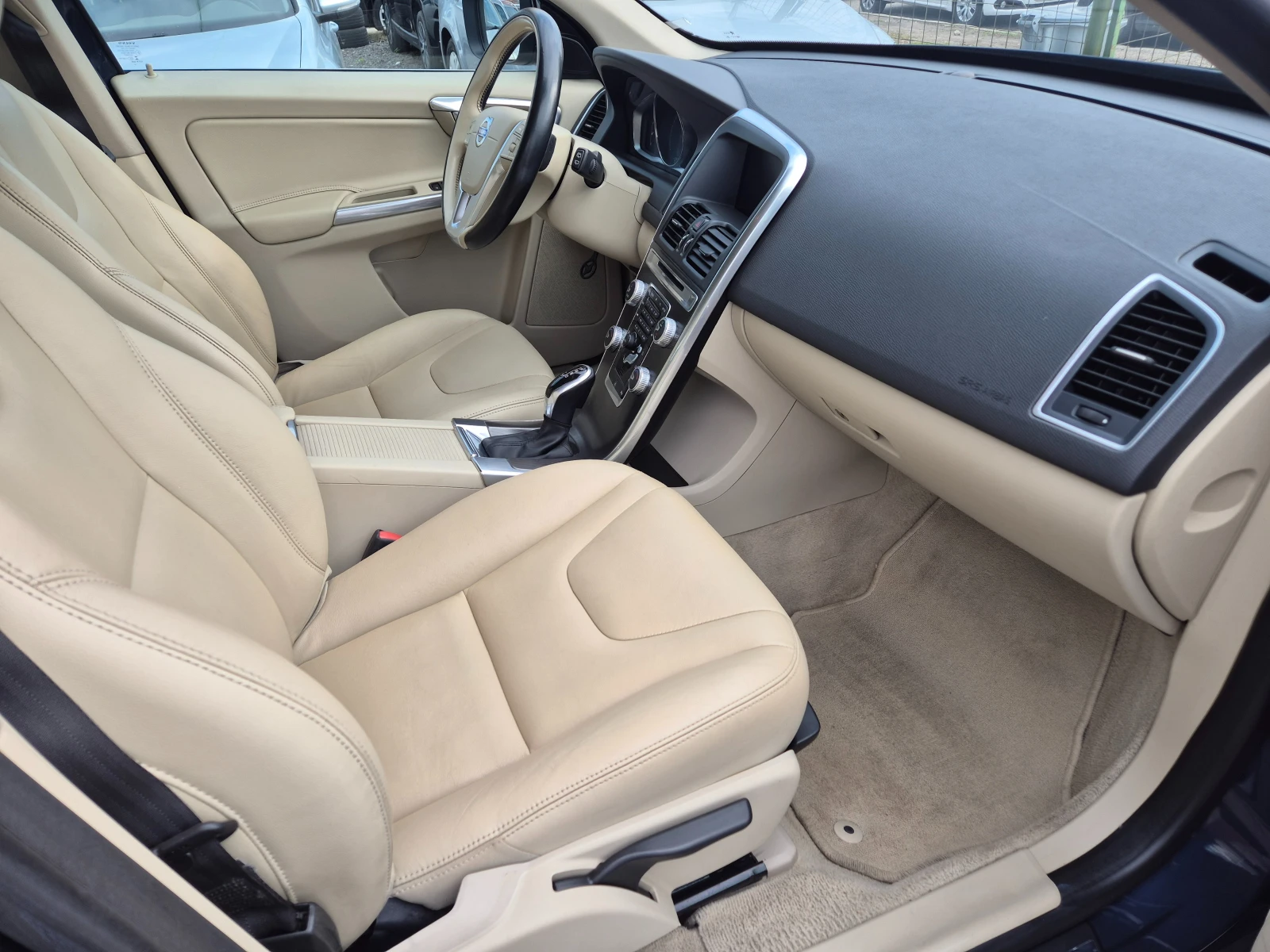 Volvo XC60 2.0D, снимка 9 - Автомобили и джипове - 55016268