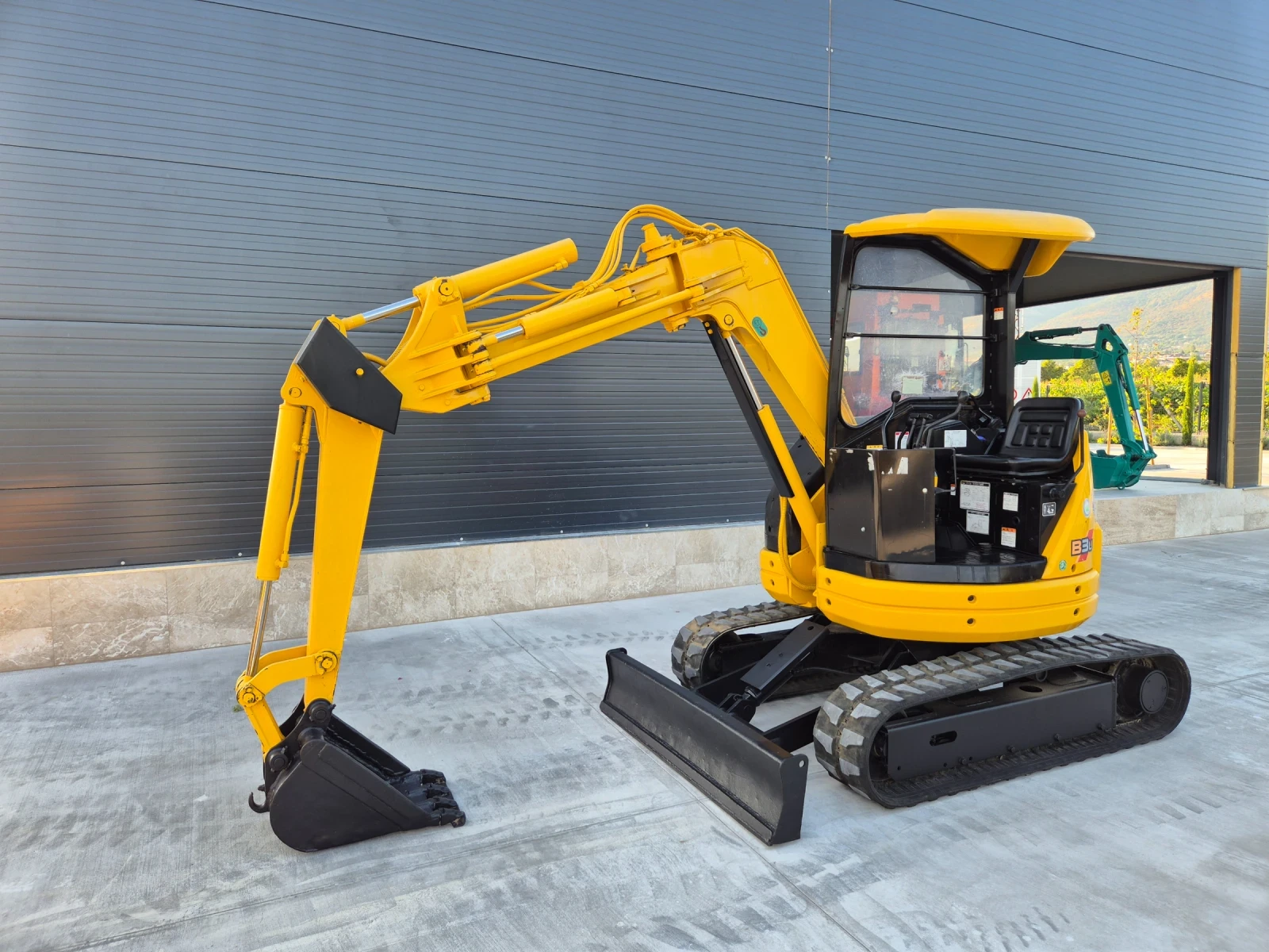 Багер Yanmar B3U / ПЕРФЕКТЕН / НАЛИЧЕН ! | Mobile.bg — изображение 1
