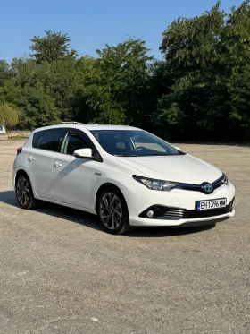 Toyota Auris Hybrid Регистрирана/Обслужена, снимка 2