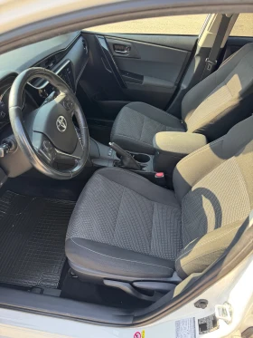 Toyota Auris Hybrid Регистрирана/Обслужена, снимка 11