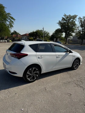Toyota Auris Hybrid Регистрирана/Обслужена, снимка 3