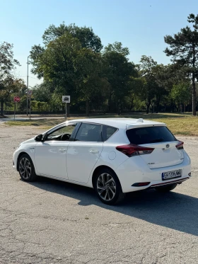 Toyota Auris Hybrid Регистрирана/Обслужена, снимка 4