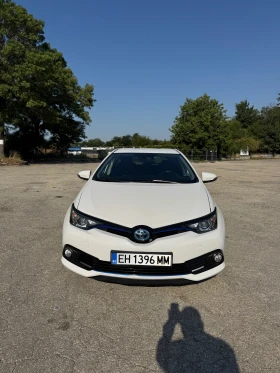 Toyota Auris Hybrid Регистрирана/Обслужена, снимка 1
