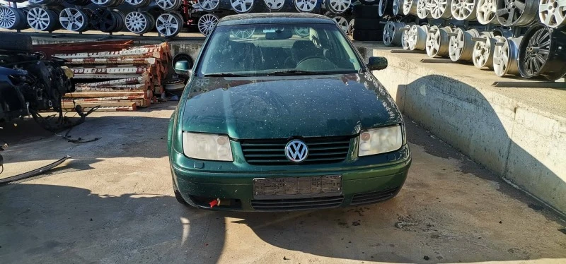 VW Bora 1.6, снимка 1 - Автомобили и джипове - 42118974