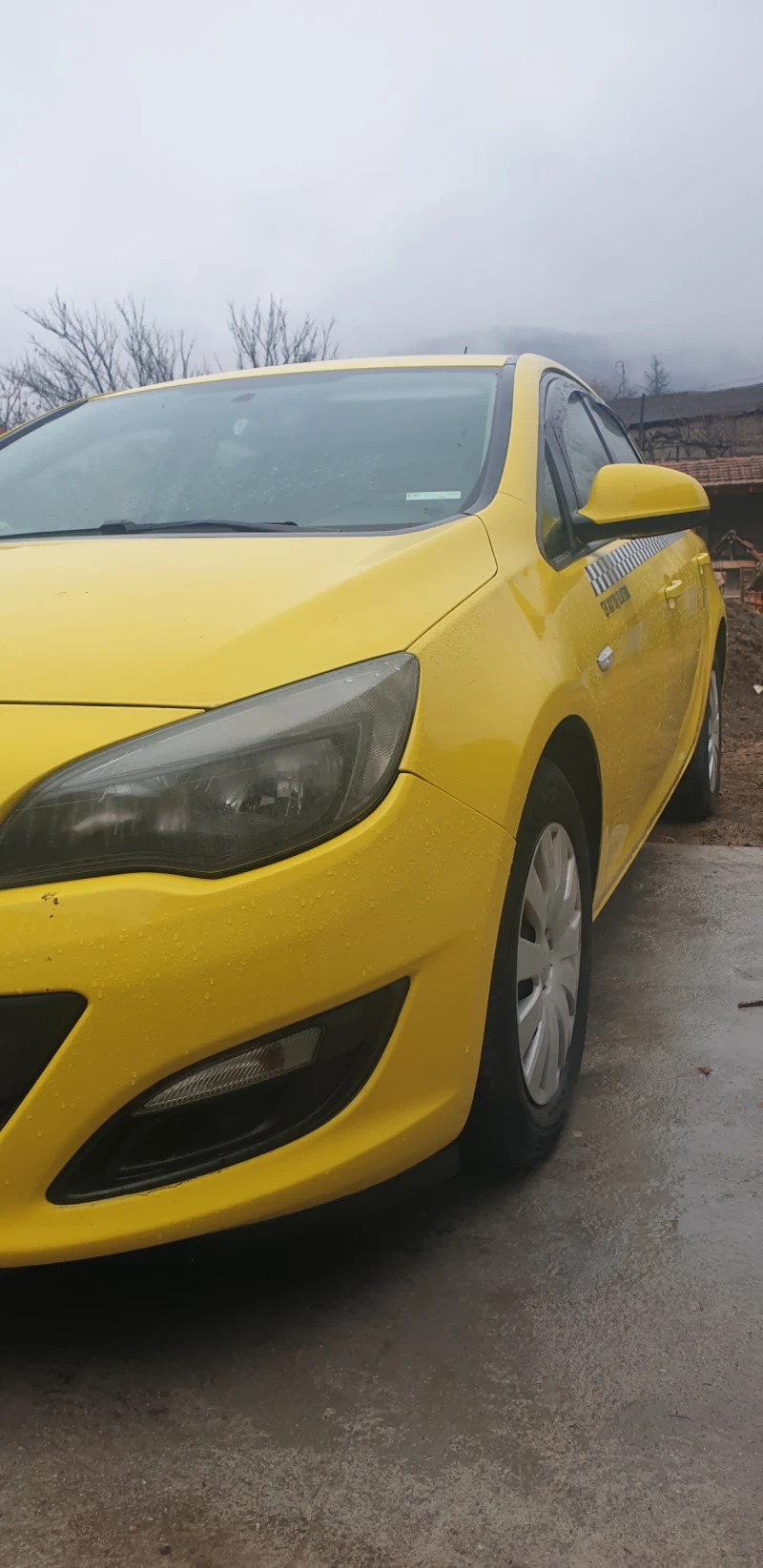 Opel Astra j в Автомобили и джипове в с. Устина