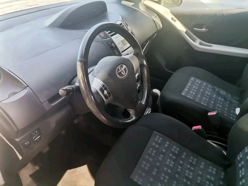 Toyota Yaris, снимка 9 - Автомобили и джипове - 49321361