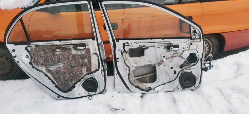 Toyota Corolla Sedan, снимка 4 - Автомобили и джипове - 52852327