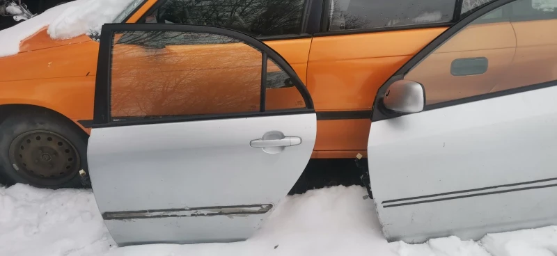 Toyota Corolla Sedan, снимка 2 - Автомобили и джипове - 52852327