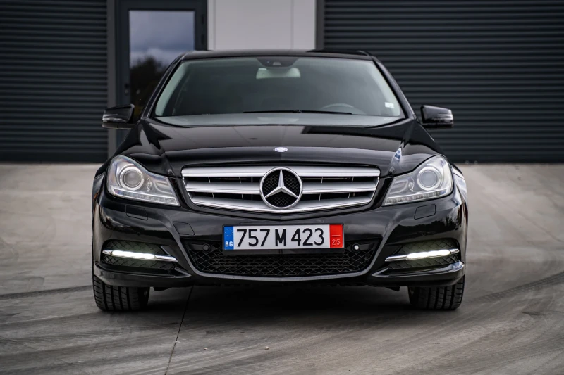 Mercedes-Benz C 220, снимка 2 - Автомобили и джипове - 52269022