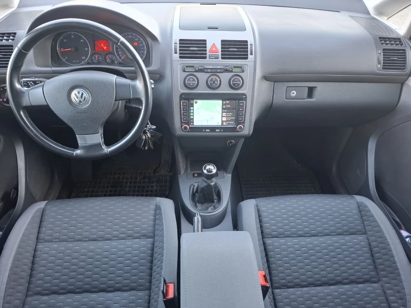 VW Touran 1.9TDI-105ps.Навигация , снимка 8 - Автомобили и джипове - 52604718