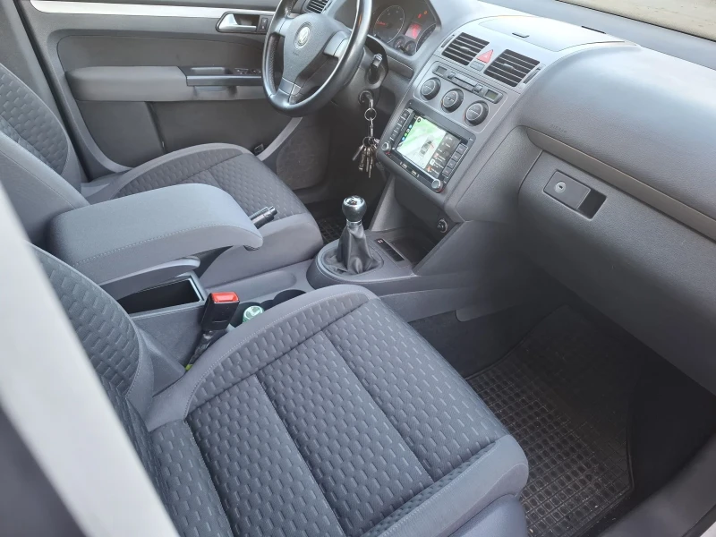 VW Touran 1.9TDI-105ps.Навигация , снимка 11 - Автомобили и джипове - 52604718