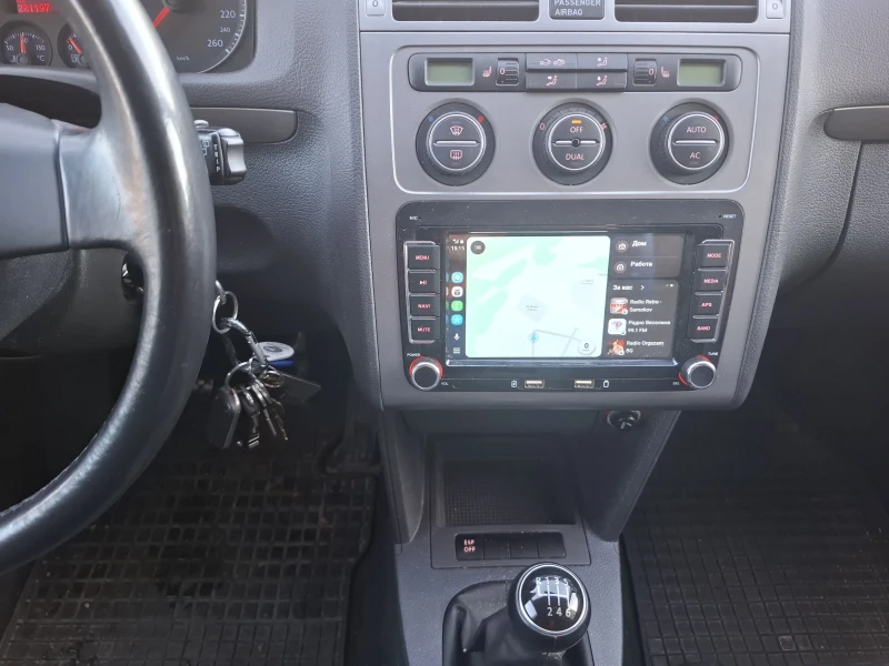 VW Touran 1.9TDI-105ps.Навигация , снимка 9 - Автомобили и джипове - 52604718