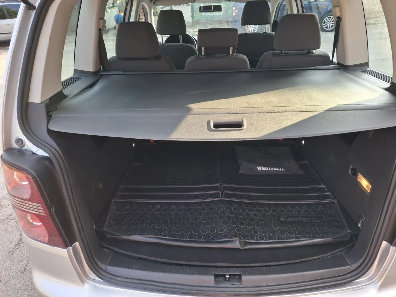 VW Touran 1.9TDI-105ps.Навигация , снимка 13 - Автомобили и джипове - 52604718