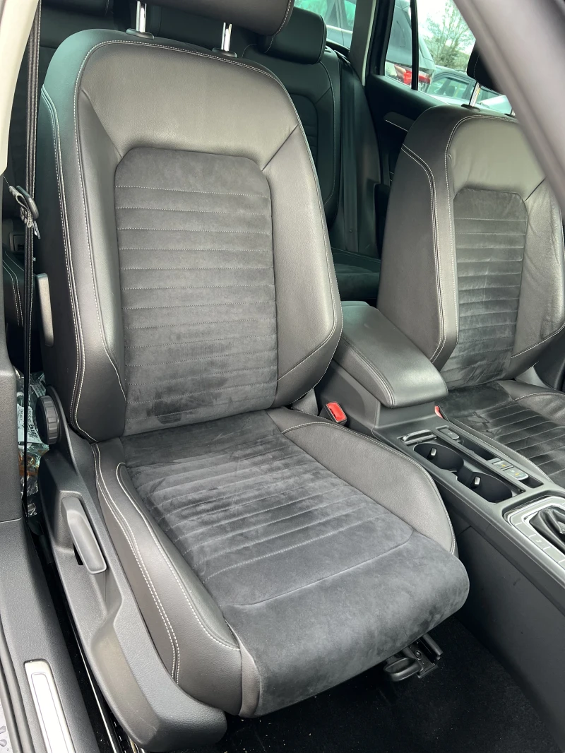 VW Passat 2.0-TDI Elegance * История/Virtual Cockpit/Matrix , снимка 12 - Автомобили и джипове - 53014021