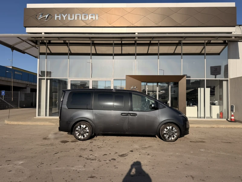 Hyundai Staria Luxury 7 seats AWD, снимка 6 - Автомобили и джипове - 53175431