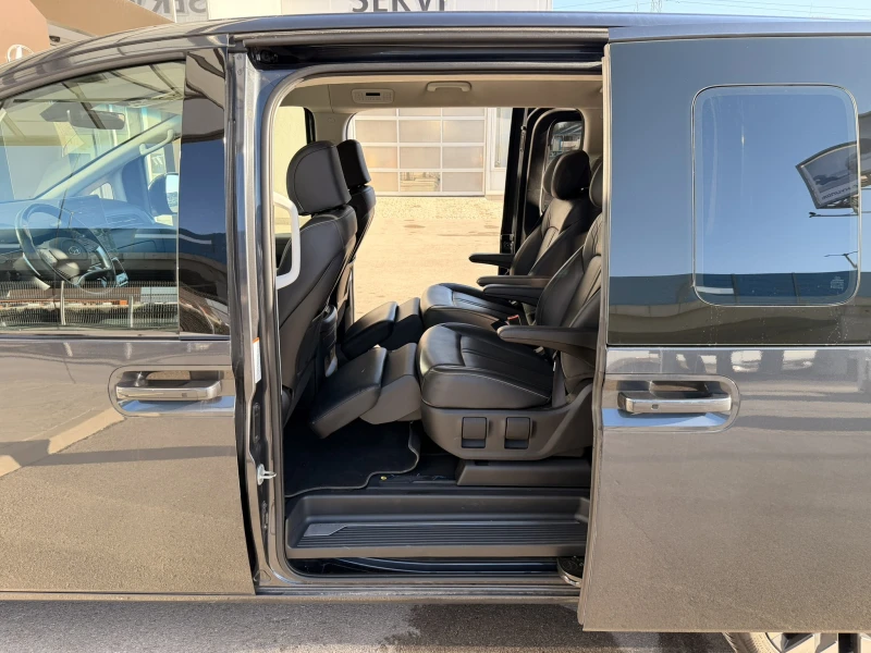 Hyundai Staria Luxury 7 seats AWD, снимка 11 - Автомобили и джипове - 53175431