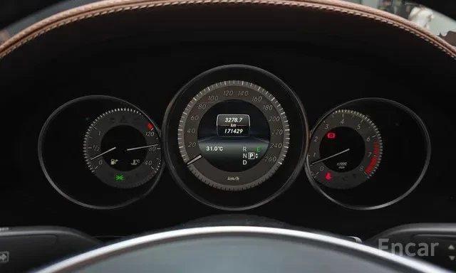 Mercedes-Benz CLS 400 AMG-LINE* Обдух* Памет* Подгрев* 360КАМЕРА* , снимка 9 - Автомобили и джипове - 55751409