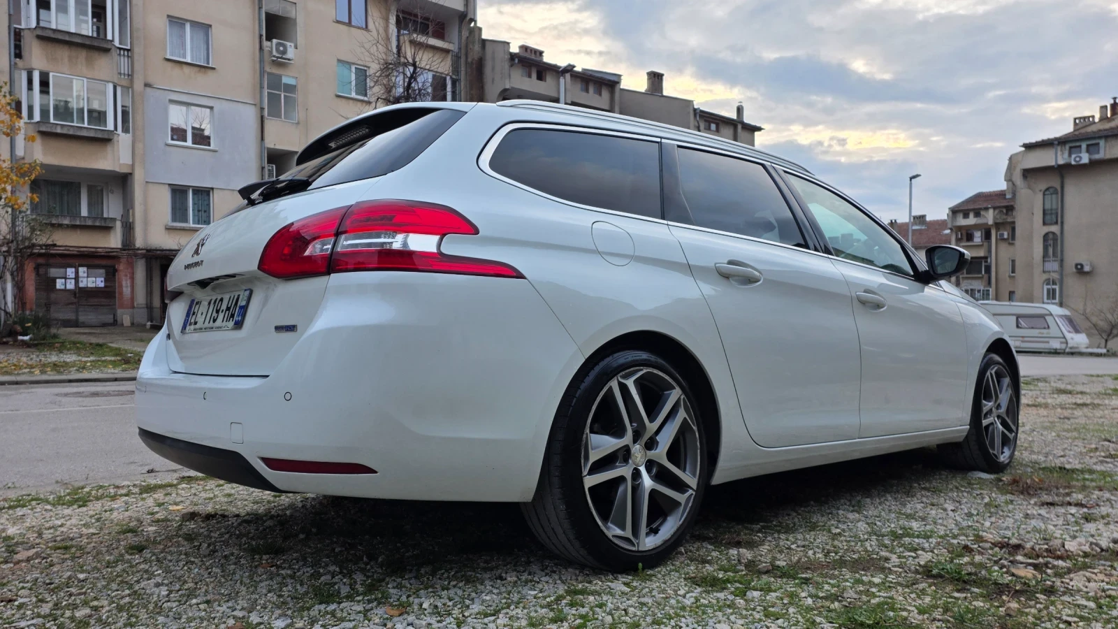 Peugeot 308 2.0 Автоматик Фул Лед - изображение 10