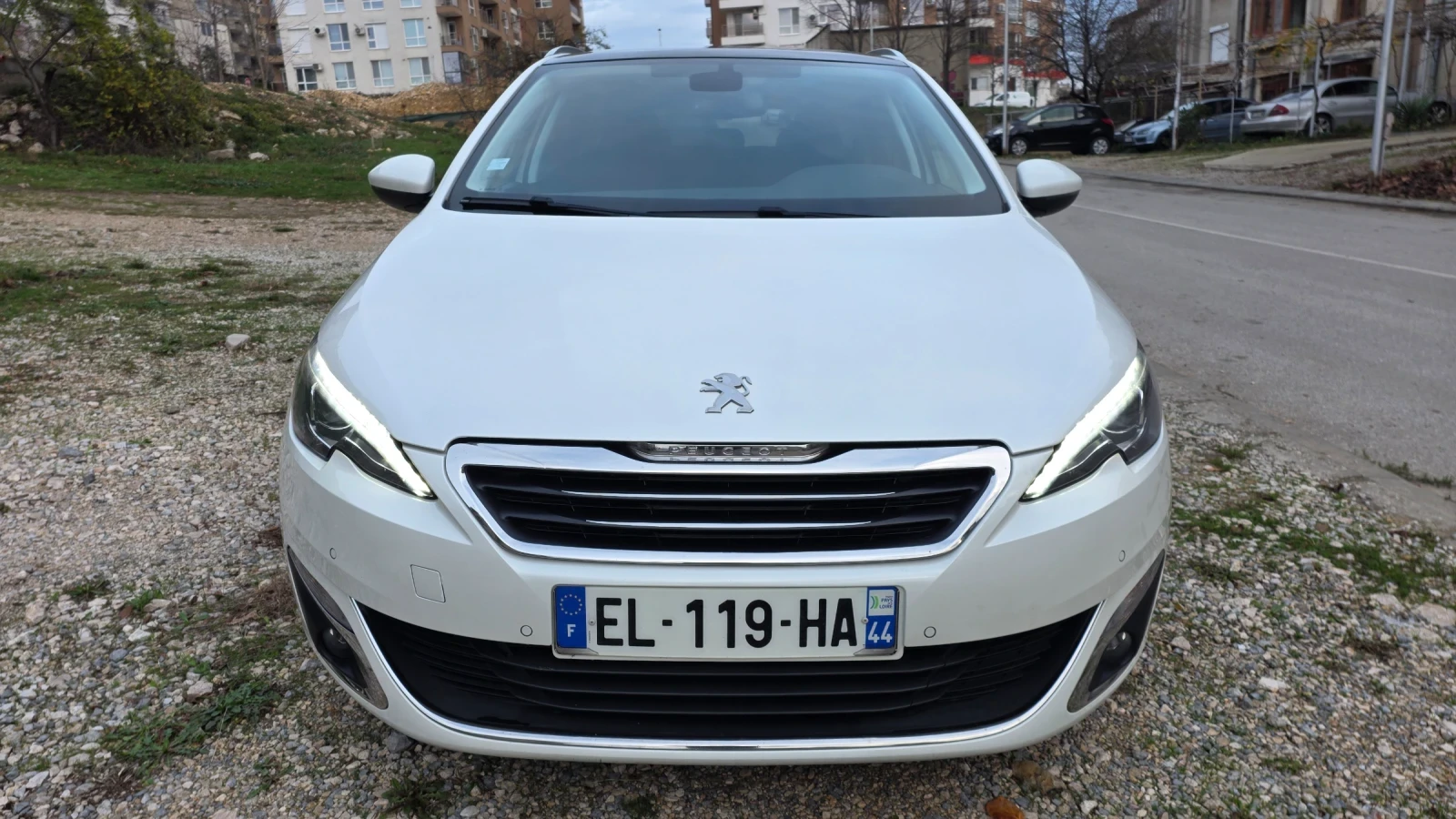 Peugeot 308 2.0 Автоматик Фул Лед - изображение 3