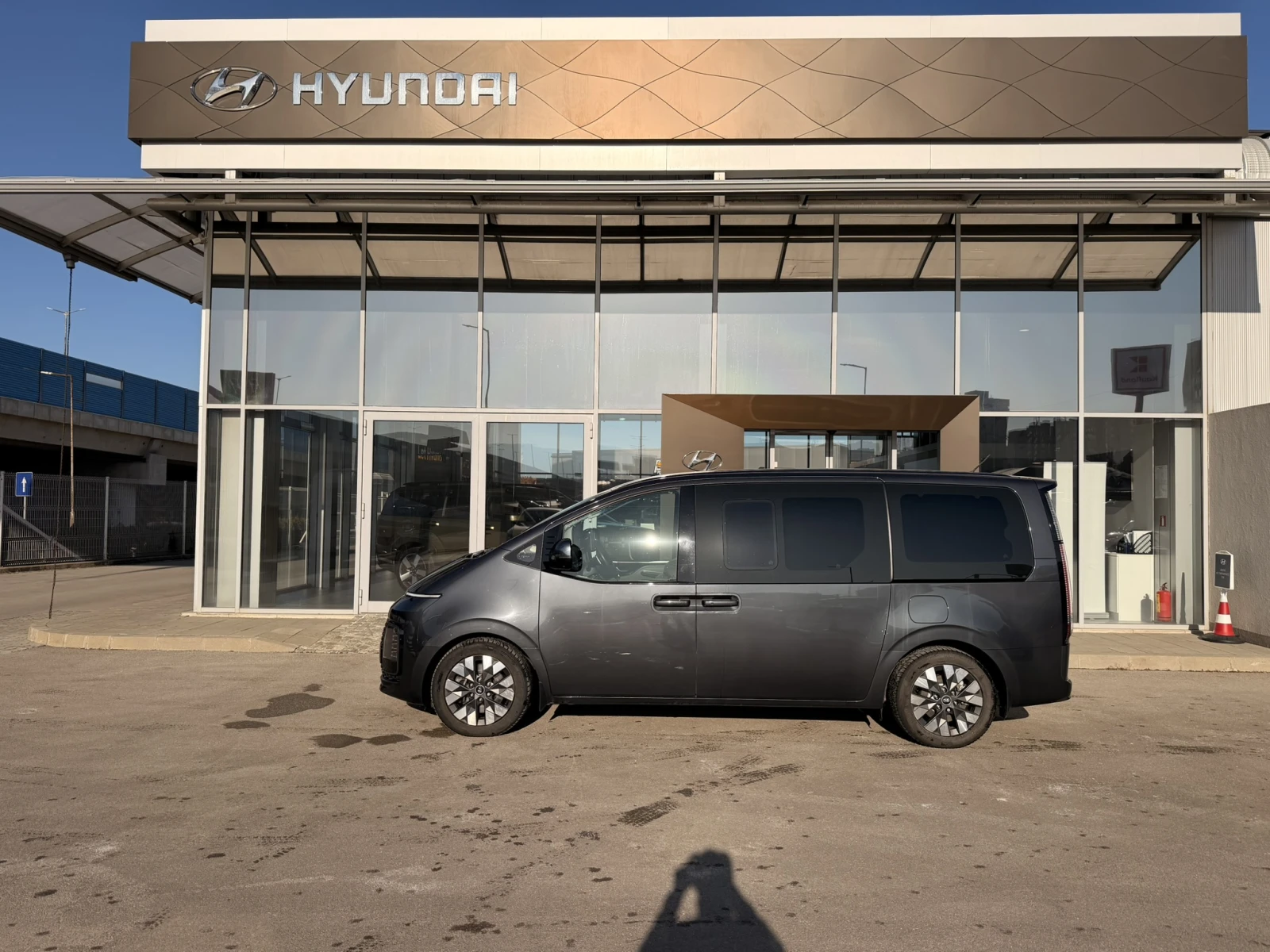 Hyundai Staria Luxury 7 seats AWD - изображение 2