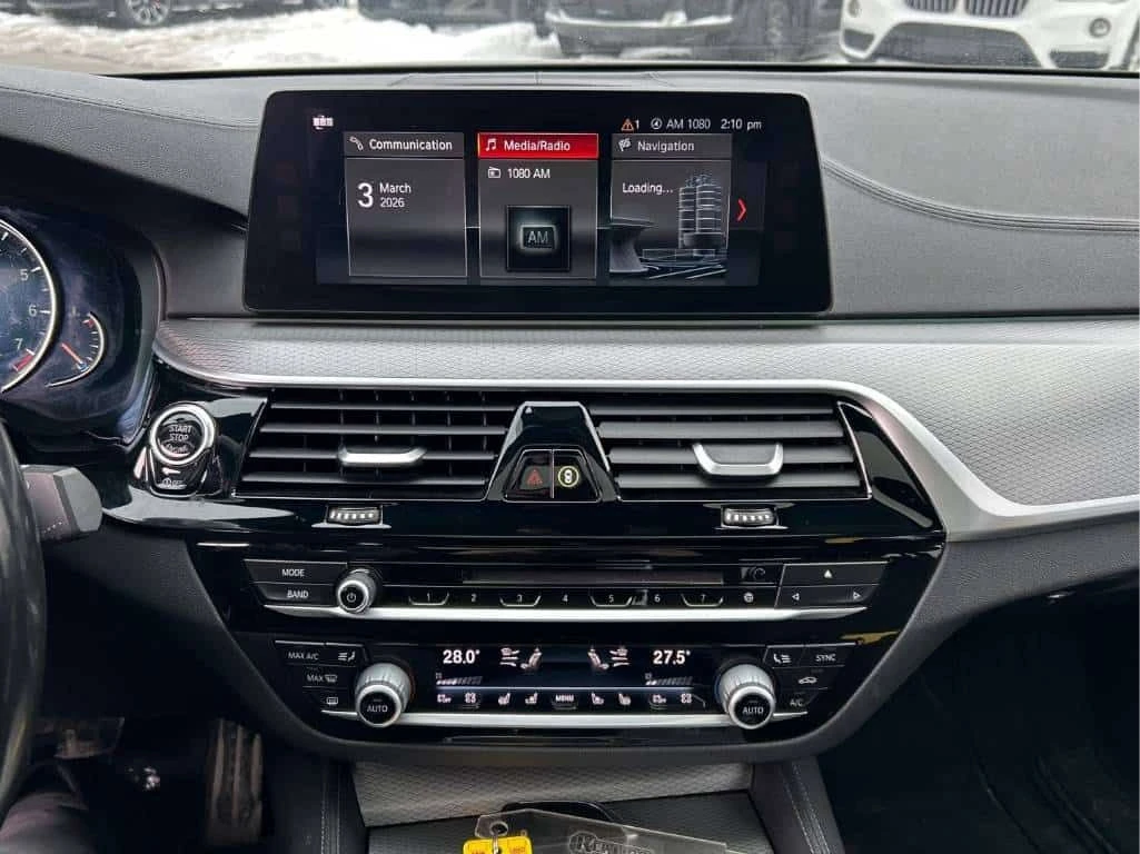 BMW 530 * xDrive * CARFAX * ОБДУХВАНЕ * 360 * ПАНОРАМА, снимка 8 - Автомобили и джипове - 53733233