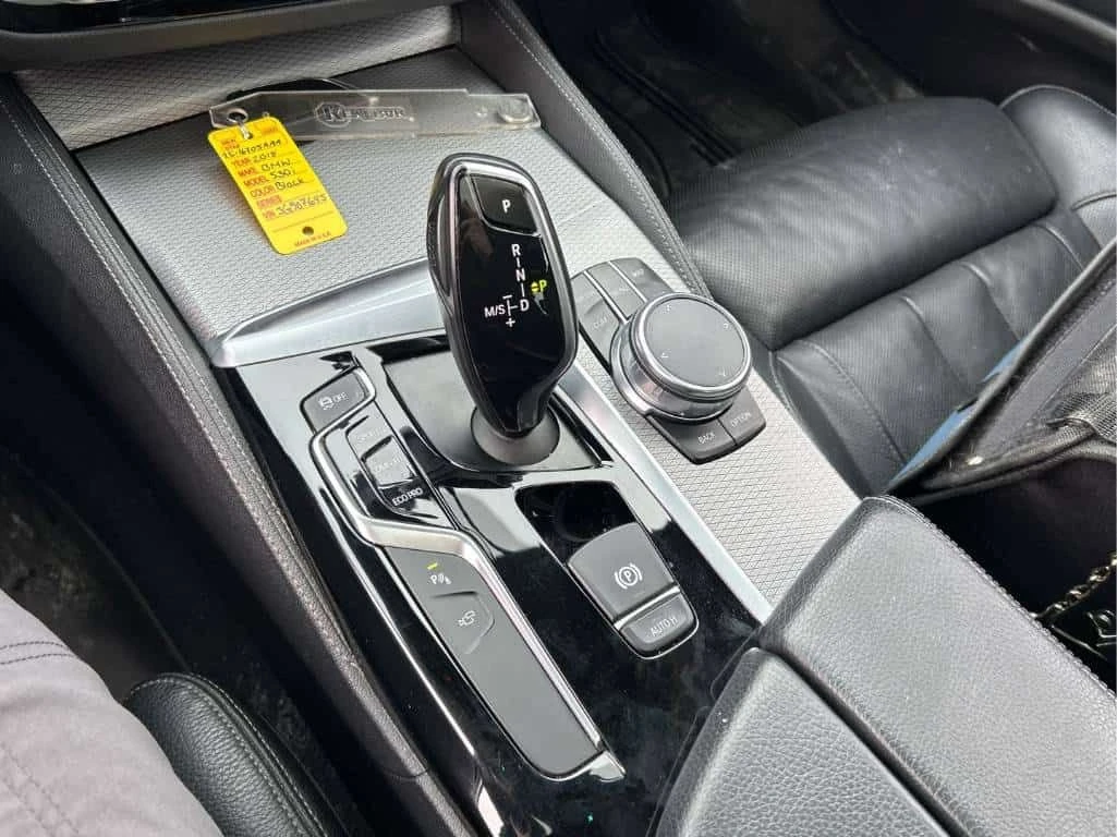 BMW 530 * xDrive * CARFAX * ОБДУХВАНЕ * 360 * ПАНОРАМА, снимка 11 - Автомобили и джипове - 53733233