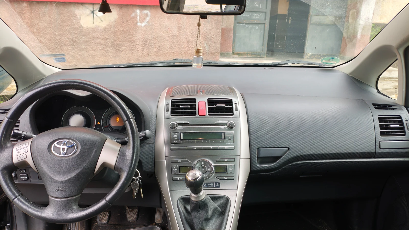 Toyota Auris, снимка 9 - Автомобили и джипове - 54589813