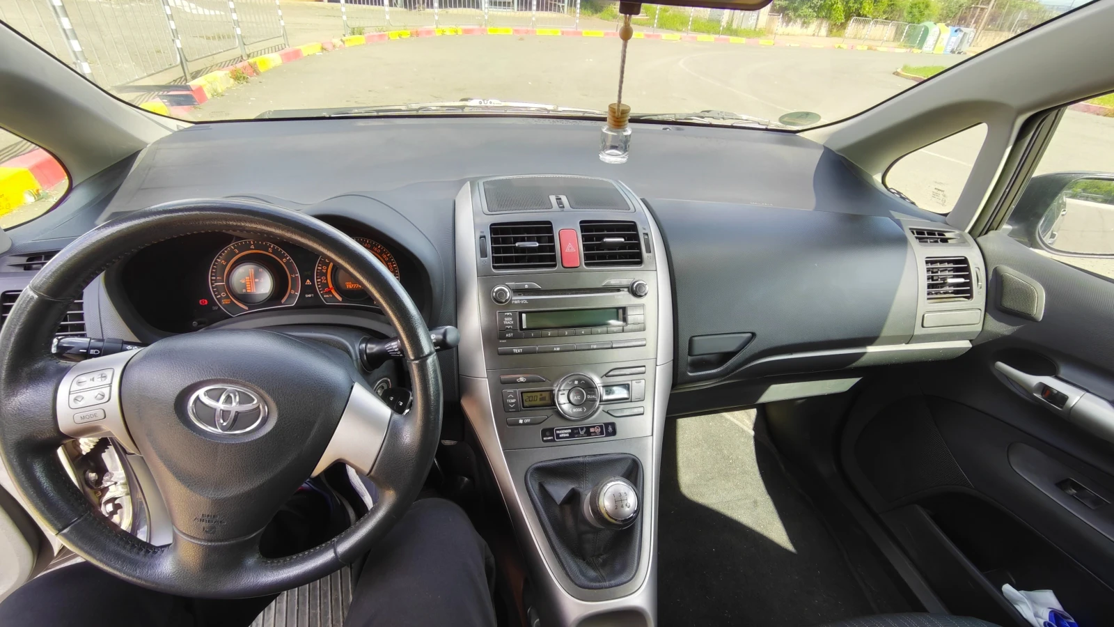Toyota Auris, снимка 5 - Автомобили и джипове - 54673634