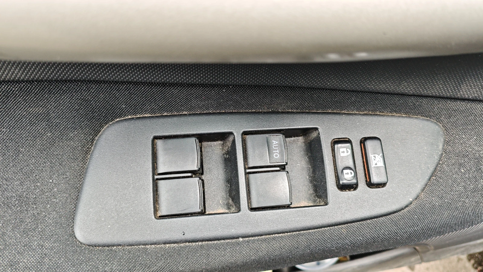 Toyota Auris, снимка 13 - Автомобили и джипове - 54589813