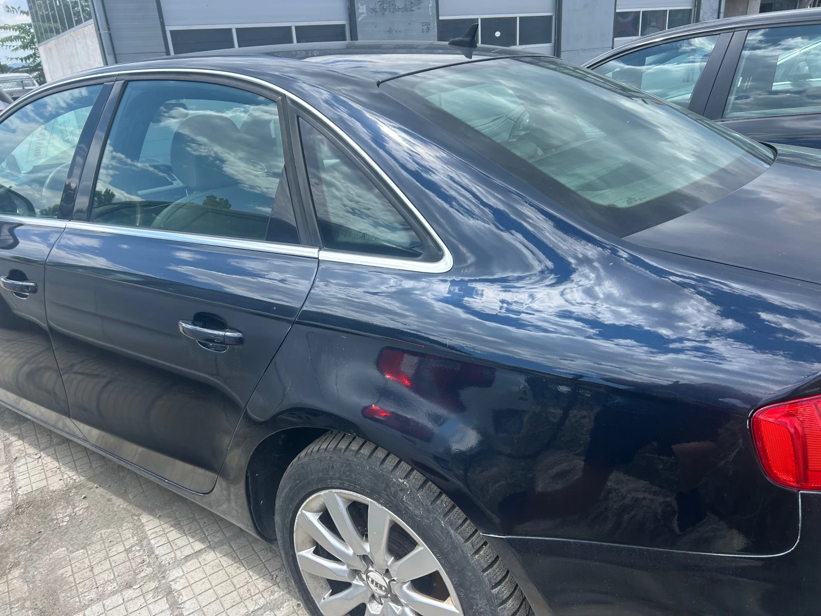 Audi A4 2.0 седан-навигация, снимка 6 - Автомобили и джипове - 54632508
