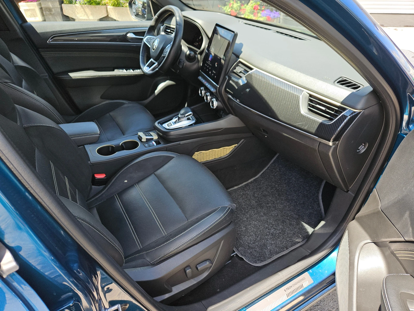 Renault Arkana 1.6E-Tech/full hybrid/145к.с/LED/ПОДГРЕВ/КАМЕРА, снимка 15 - Автомобили и джипове - 54710874
