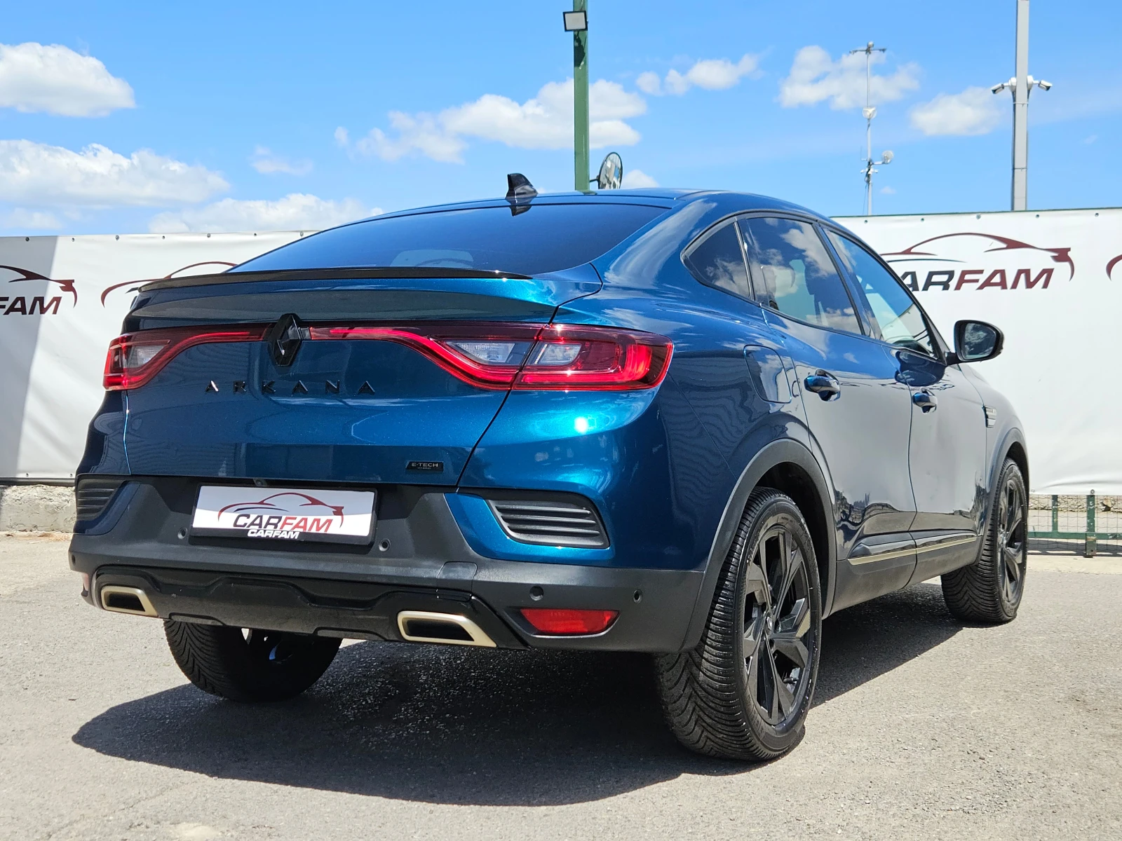 Renault Arkana 1.6E-Tech/full hybrid/145к.с/LED/ПОДГРЕВ/КАМЕРА, снимка 3 - Автомобили и джипове - 54710874