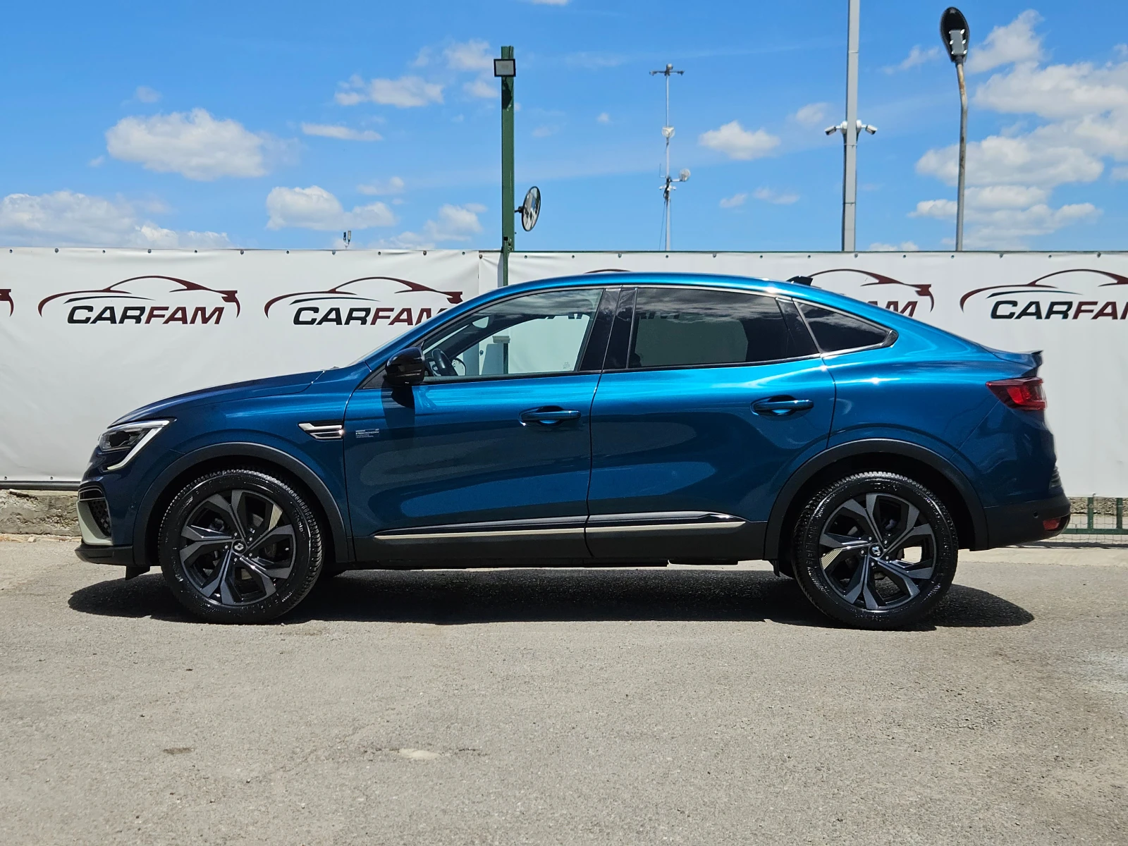 Renault Arkana 1.6E-Tech/full hybrid/145к.с/LED/ПОДГРЕВ/КАМЕРА, снимка 6 - Автомобили и джипове - 54710874