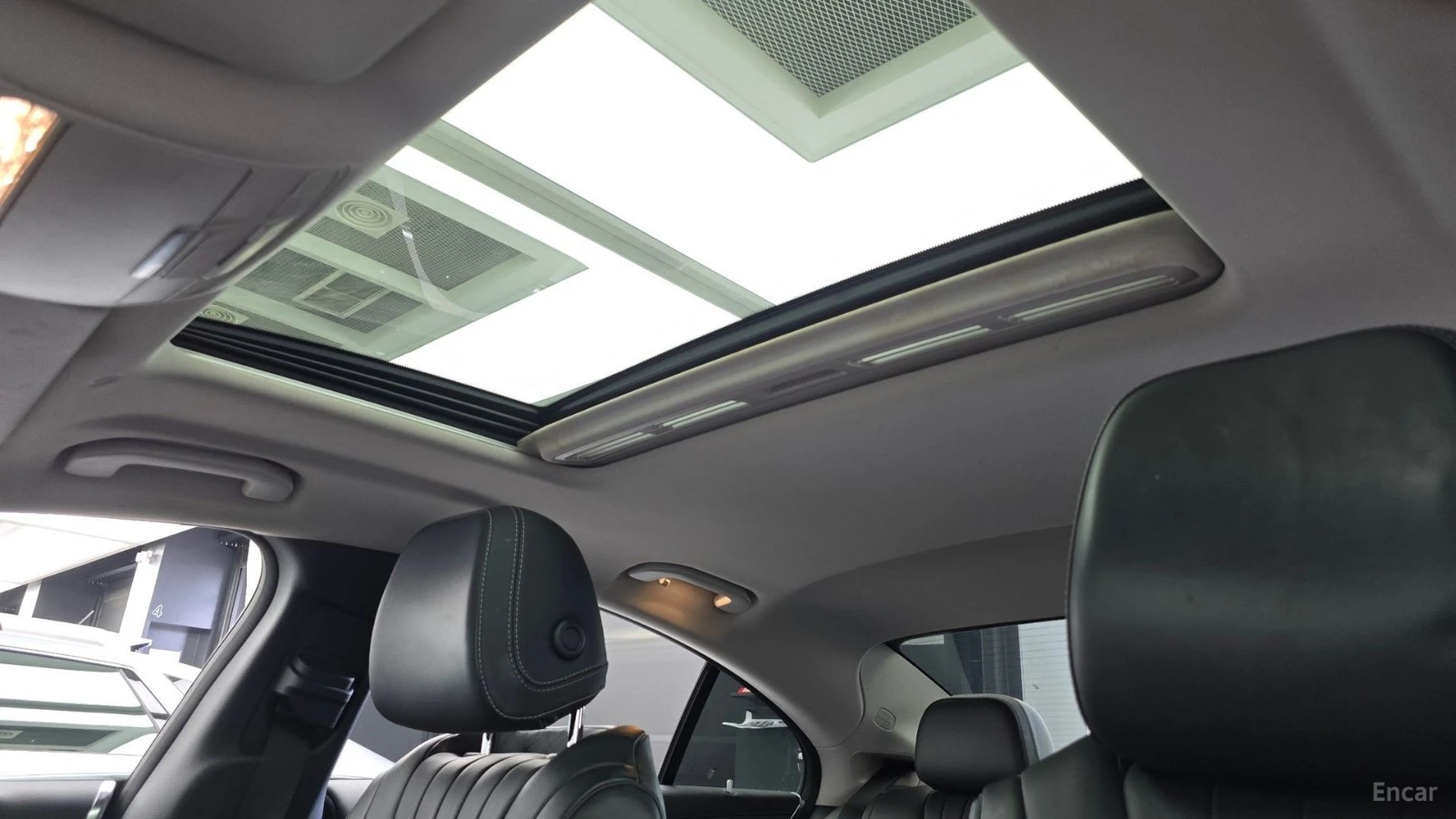 Mercedes-Benz CLS 300 d* AMG-LINE* ПОДГРЕВ* КАМЕРА* HEADUP* SUNROOF* , снимка 14 - Автомобили и джипове - 55476210